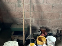 Lot 560 - lot tuingerief bloempotten - afbeelding 1 van  7