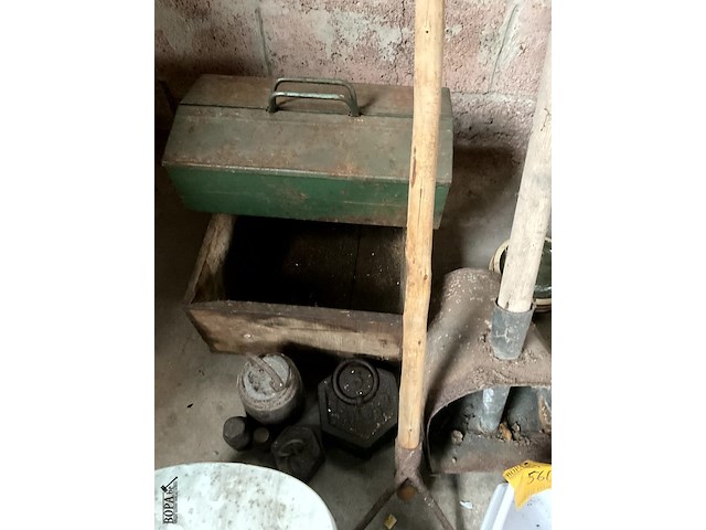 Lot 560 - lot tuingerief bloempotten - afbeelding 5 van  7