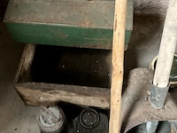 Lot 560 - lot tuingerief bloempotten - afbeelding 5 van  7