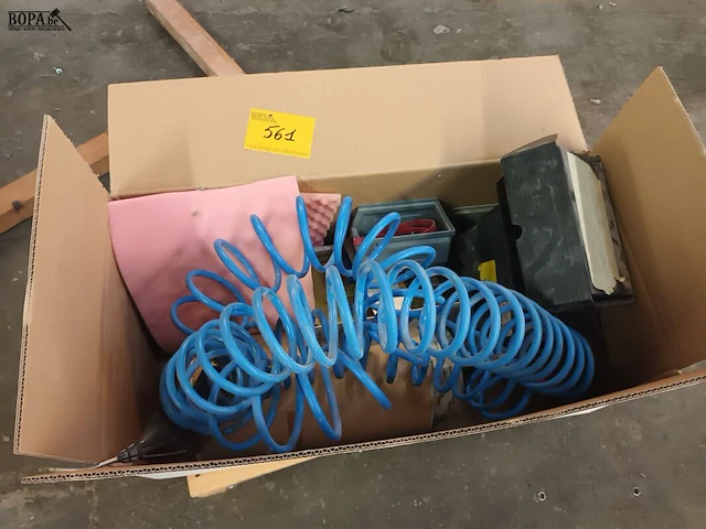Lot 561 - diversen - afbeelding 1 van  2