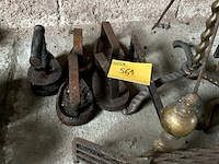 Lot 561 - haard onderdelen, 5 strijkijzers - afbeelding 2 van  4
