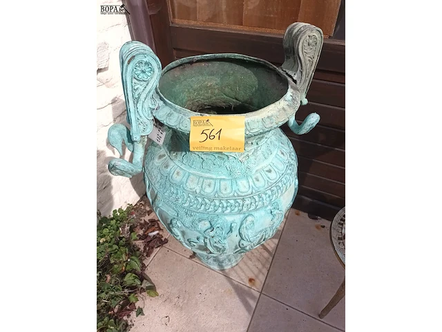 Lot 561 - vaas in brons - afbeelding 1 van  7