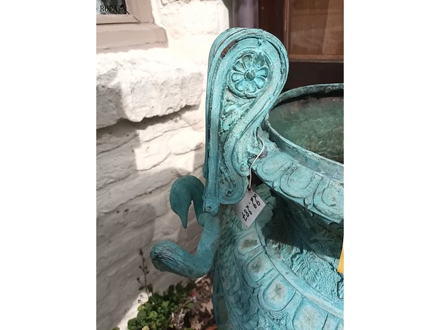 Lot 561 - vaas in brons - afbeelding 3 van  7