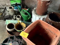 Lot 562 - lot diverse tuinmateriaal, betonnen voetstuk tuinbeeld - afbeelding 1 van  7