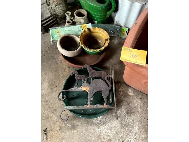 Lot 562 - lot diverse tuinmateriaal, betonnen voetstuk tuinbeeld - afbeelding 2 van  7