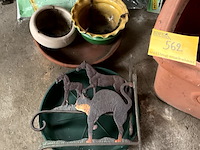 Lot 562 - lot diverse tuinmateriaal, betonnen voetstuk tuinbeeld - afbeelding 2 van  7