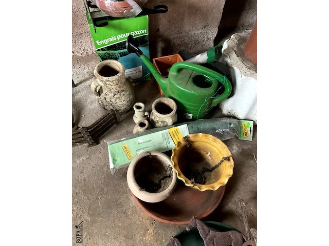 Lot 562 - lot diverse tuinmateriaal, betonnen voetstuk tuinbeeld - afbeelding 3 van  7