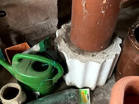 Lot 562 - lot diverse tuinmateriaal, betonnen voetstuk tuinbeeld - afbeelding 5 van  7