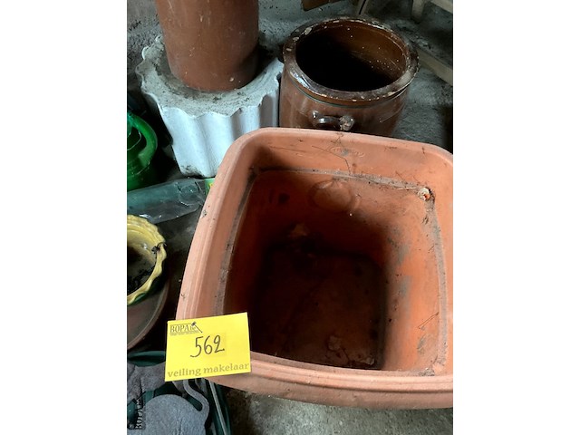 Lot 562 - lot diverse tuinmateriaal, betonnen voetstuk tuinbeeld - afbeelding 6 van  7
