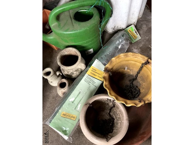 Lot 562 - lot diverse tuinmateriaal, betonnen voetstuk tuinbeeld - afbeelding 7 van  7