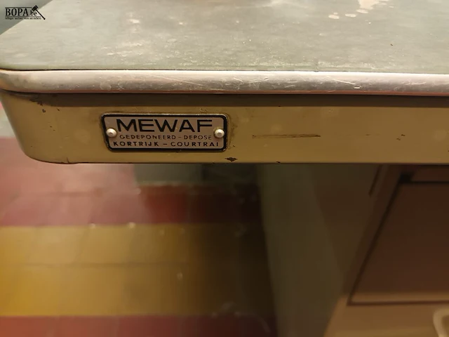 Lot 564 - bureau mewaf met inhoud - afbeelding 4 van  4