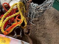 Lot 564 - kettingen touwen en verkeersdriehoek - afbeelding 2 van  4