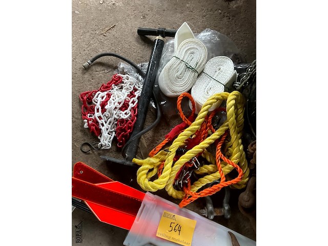 Lot 564 - kettingen touwen en verkeersdriehoek - afbeelding 4 van  4