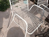 Lot 564 - retro metalen stoelen. 4 stuks - afbeelding 1 van  4