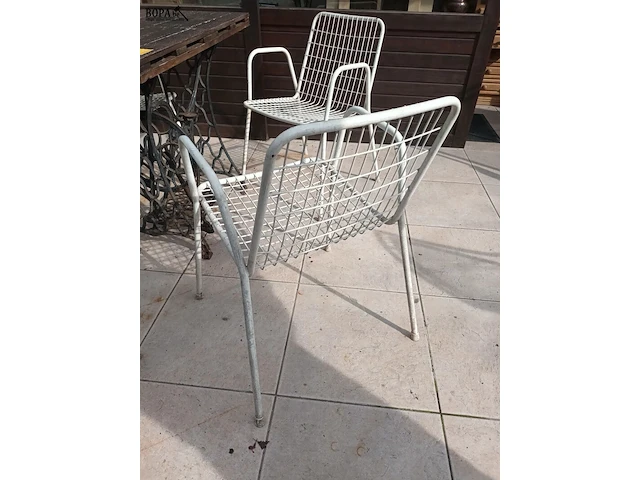 Lot 564 - retro metalen stoelen. 4 stuks - afbeelding 4 van  4