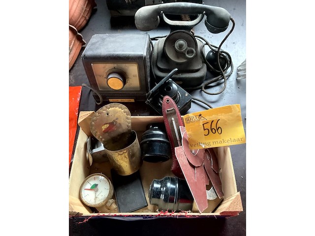 Lot 566 - lot brocante oude telefoon - afbeelding 1 van  3