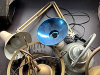 Lot 568 - oude verlichting ,waterketels, groen glazen dame jeanne - afbeelding 7 van  9