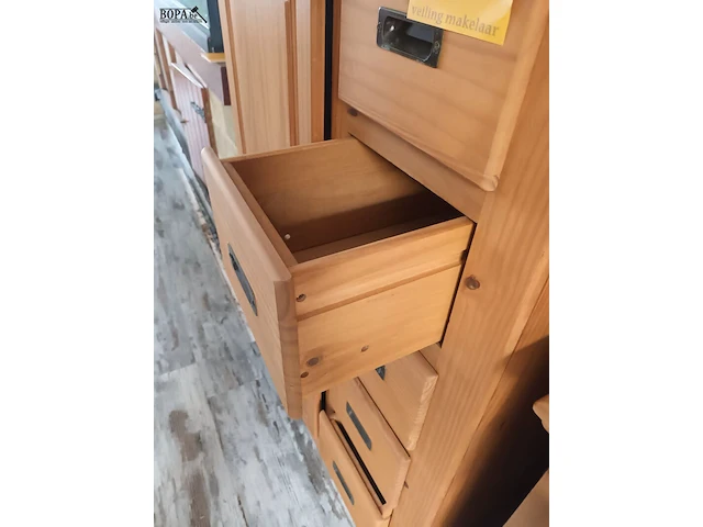 Lot 569 - houten kast - afbeelding 4 van  5