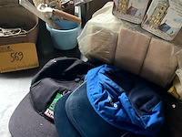 Lot 569 - lot biervilten viltjes verzamelen, bierflesopeners, asbakken - afbeelding 2 van  6