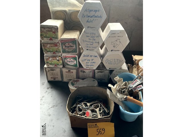 Lot 569 - lot biervilten viltjes verzamelen, bierflesopeners, asbakken - afbeelding 3 van  6