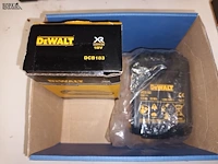 Lot 57 - batterijen dewalt. 2 stuks - afbeelding 2 van  3