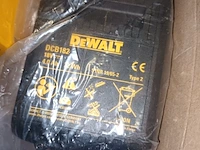 Lot 57 - batterijen dewalt. 2 stuks - afbeelding 3 van  3
