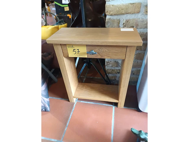 Lot 57 - bijzetkastje - afbeelding 1 van  3