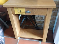 Lot 57 - bijzetkastje - afbeelding 1 van  3