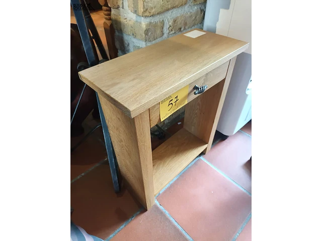 Lot 57 - bijzetkastje - afbeelding 2 van  3