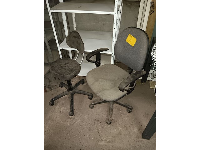 Lot 57 - bureaustoel. 2 stuks - afbeelding 2 van  2