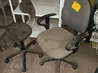 Lot 57 - bureaustoel. 2 stuks - afbeelding 2 van  2