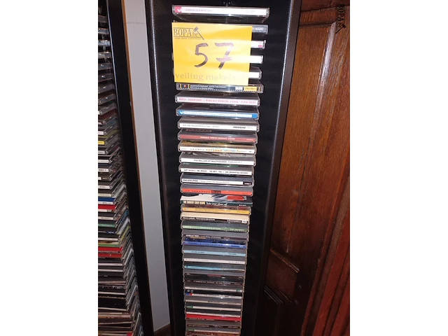 Lot 57 - cd rek met muziek cd’s. 2 stuks - afbeelding 4 van  5