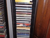 Lot 57 - cd rek met muziek cd’s. 2 stuks - afbeelding 4 van  5