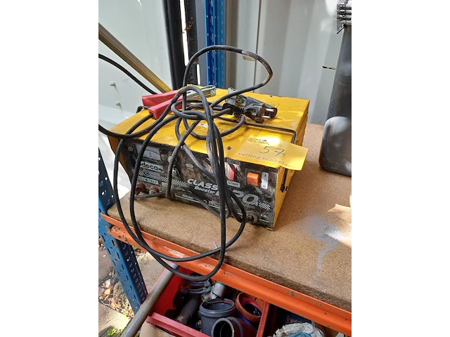Lot 57 - deca batterijlader - afbeelding 1 van  2