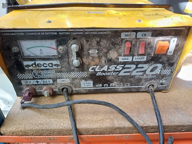 Lot 57 - deca batterijlader - afbeelding 2 van  2