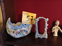 Lot 57 - decoratie in porselein. 5 stuks - afbeelding 2 van  4