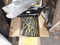 Lot 57 - gipsplaatschroeven op band - afbeelding 1 van  3