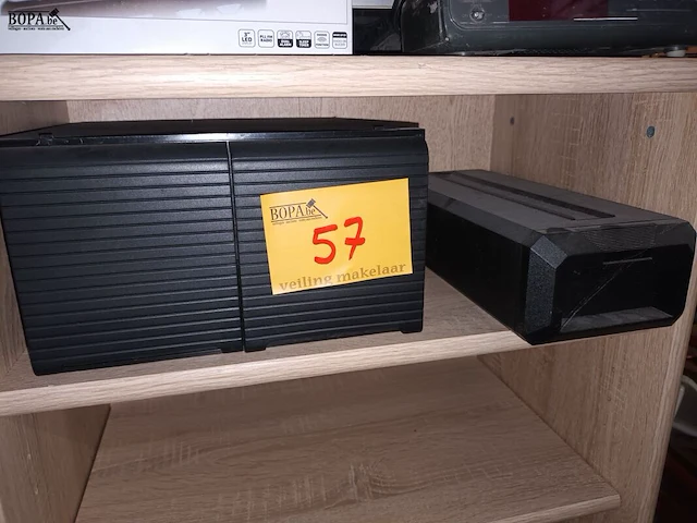 Lot 57 - opbergboxen en cassettes - afbeelding 1 van  3