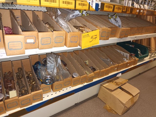 Lot 57 - sanitaire koppelstukken in koper - afbeelding 1 van  5