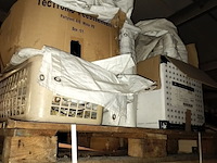 Lot 57 - witte partytent - afbeelding 1 van  2