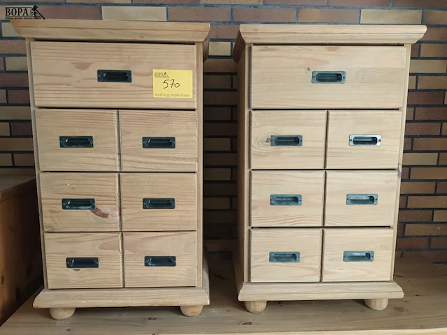 Lot 570 - houten ladekast. 2 stuks - afbeelding 1 van  5