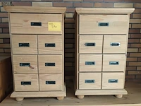Lot 570 - houten ladekast. 2 stuks - afbeelding 1 van  5