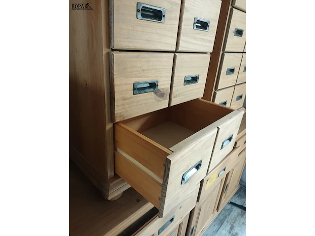 Lot 570 - houten ladekast. 2 stuks - afbeelding 5 van  5