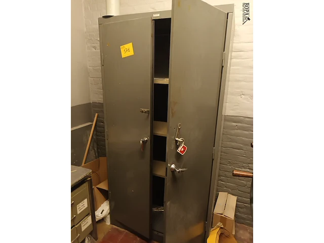 Lot 571 - metalen dossierkast - afbeelding 2 van  3