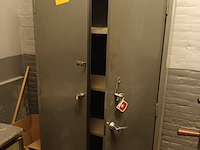 Lot 571 - metalen dossierkast - afbeelding 2 van  3