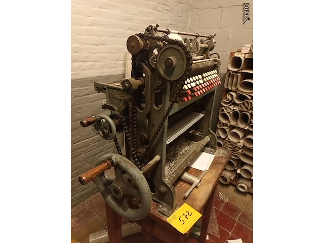 Lot 572 - antieke ponskaartmachine - afbeelding 3 van  5