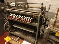 Lot 572 - antieke ponskaartmachine - afbeelding 5 van  5