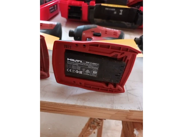 Lot 573 - accu slagschroefmachine hilti - afbeelding 2 van  2