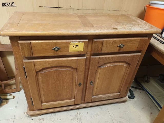 Lot 575 - houten kast - afbeelding 1 van  4