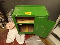 Lot 575 - metalen trolley kastje - afbeelding 1 van  3